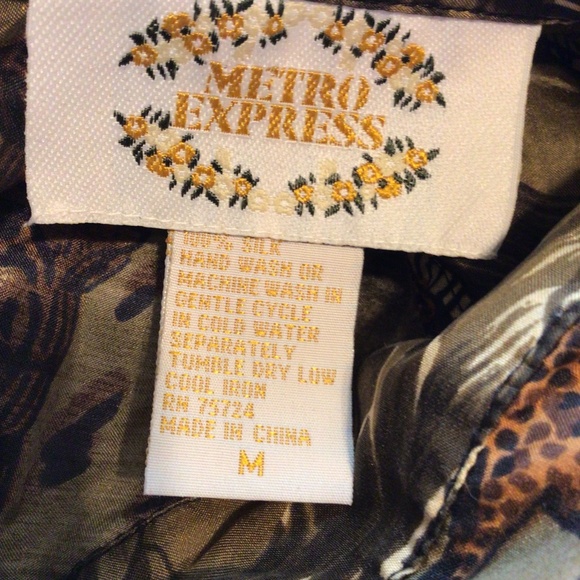 metro exspress womens button up shirt brown size Medium silk animal print safari - Picture 11 of 11